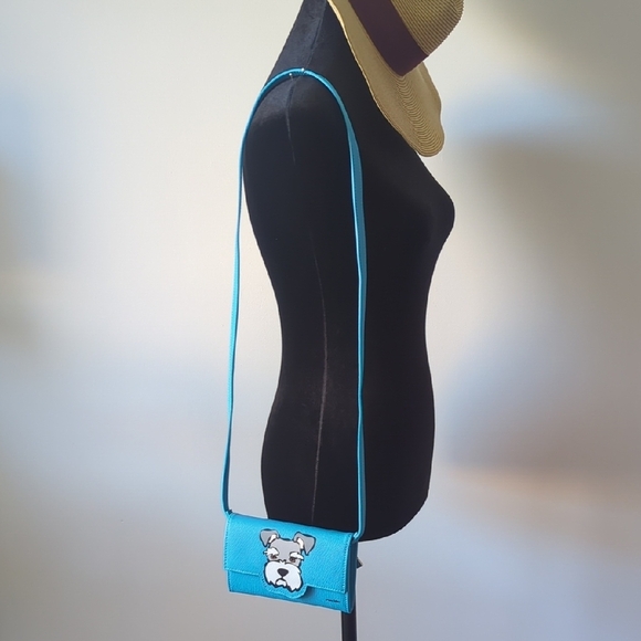 Stylish Blue Crossbody Bag with Dog Design - Picture 4 of 8